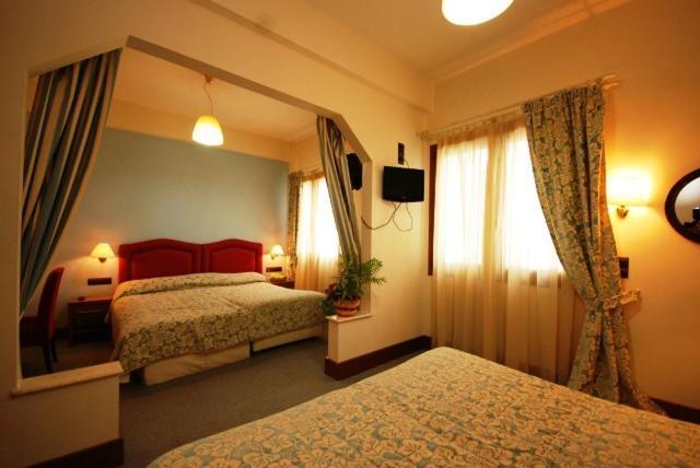 Hotel Elvetia Karpenísion Chambre photo