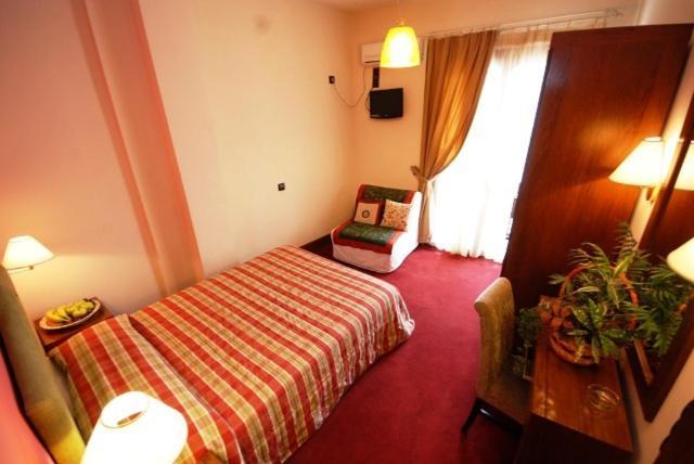 Hotel Elvetia Karpenísion Chambre photo