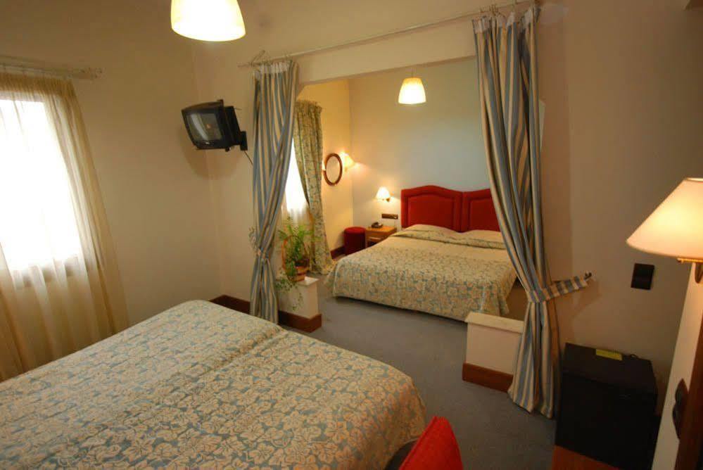 Hotel Elvetia Karpenísion Extérieur photo