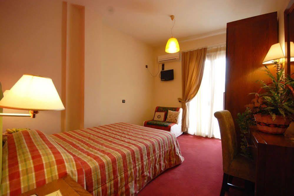 Hotel Elvetia Karpenísion Extérieur photo