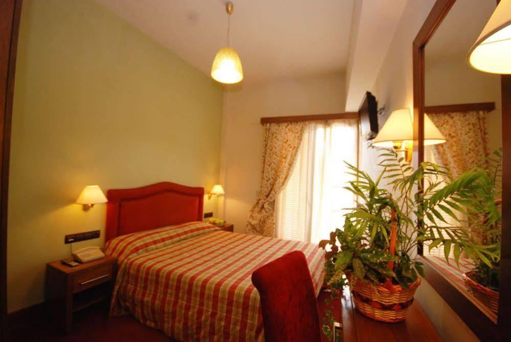 Hotel Elvetia Karpenísion Extérieur photo