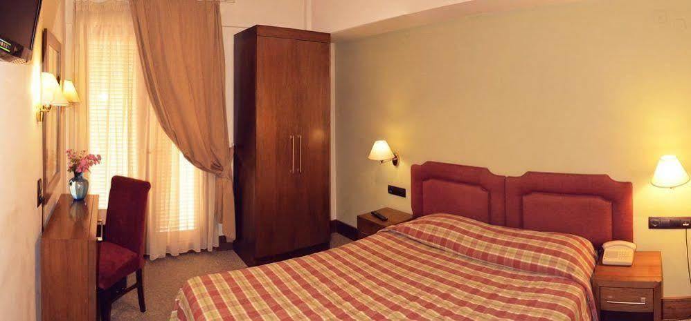 Hotel Elvetia Karpenísion Extérieur photo